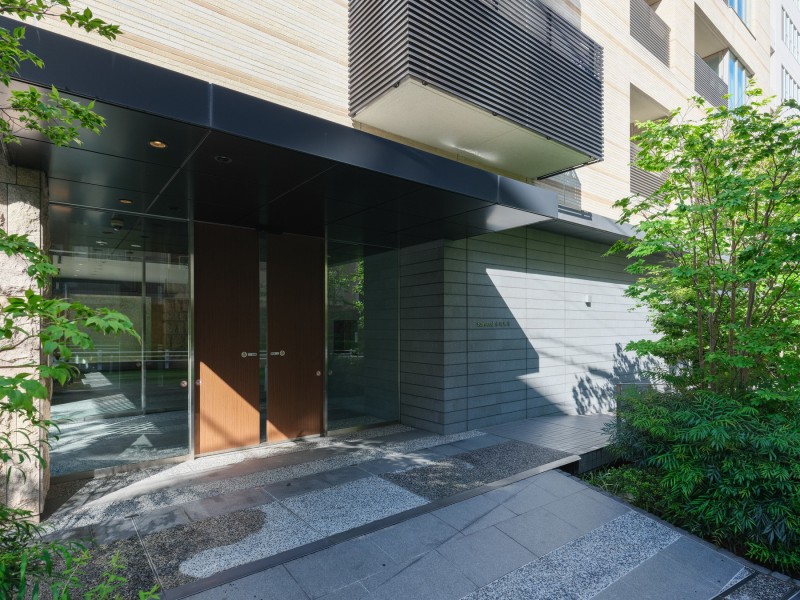 東京ミッドタウンやアークヒルズ、緑豊かな氷川公園や赤坂氷川神社も♪利便性が高く穏やかな住環境です。