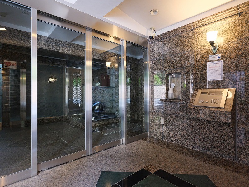 ◆オートロック◆居住者以外の侵入を拒み、不審者や不要なセールスを撃退することができます。安心感を得られるのも大きなポイントです。