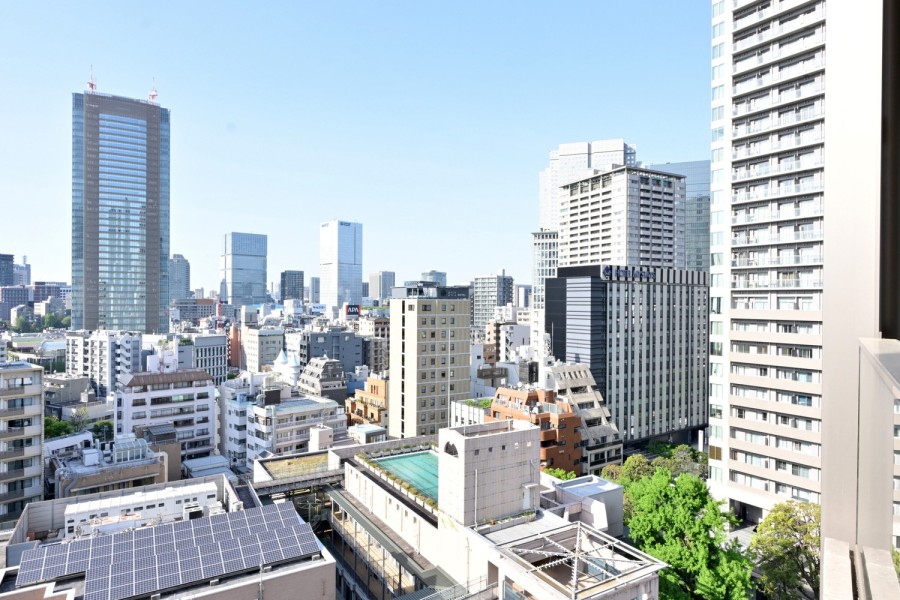 何気なく外を眺める時間が、心地よいひとときに。日々の喧騒から離れ、ゆったりとした時間を過ごせる眺望が広がります。