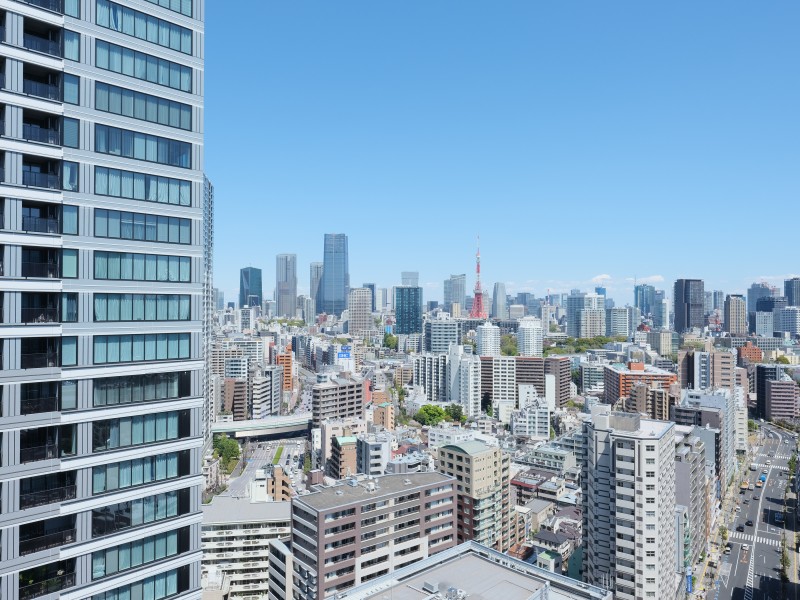 バルコニーより【東京タワー】が望めます！24階のお部屋からは開放的な眺望や夜景をお楽しみいただけます。