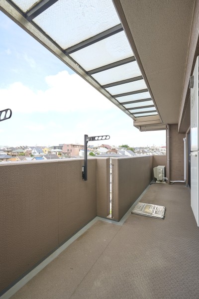 リビング・洋室２に面したバルコニーです。心地よい風が吹き抜ける空間です。