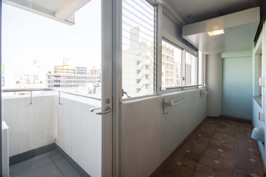 ゆったりとしたバルコニーは暮らしの中で大切な光と風を演出してくれる居心地の良い空間です。