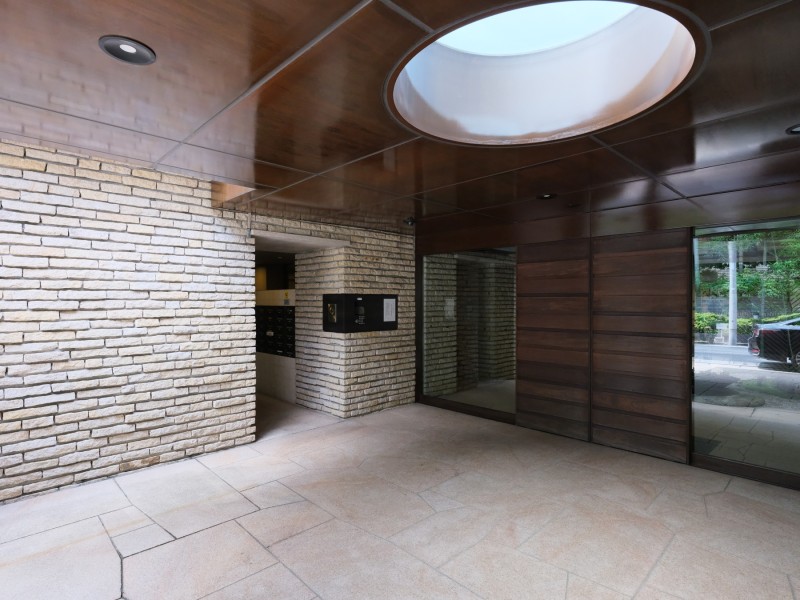 『牛込柳町』駅をはじめ、複数路線の利用が可能な立地です。ペット飼育可（使用細則有）