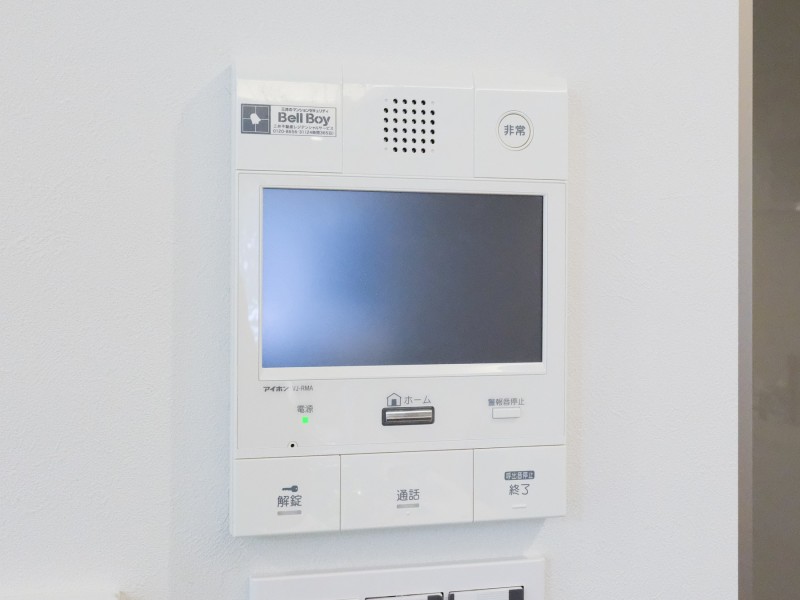 ◆TVモニター付きインターホン◆訪ねてきた相手をモニター越しに確認でき、防犯対策に役立ちます。インターホン越しに話をすることが可能です。