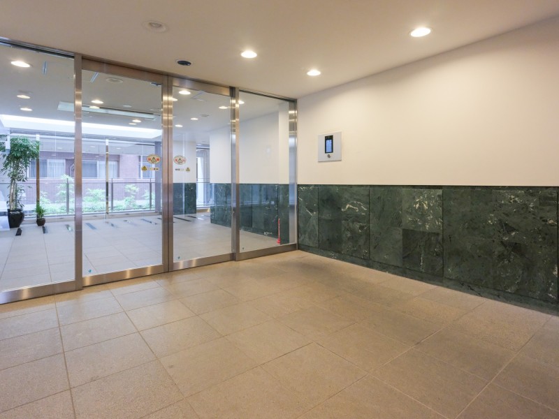 ◆オートロック◆居住者以外の侵入を拒み、不審者や不要なセールスを撃退することができます。安心感を得られるのも大きなポイントです。