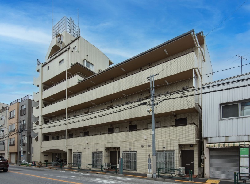 １１路線４駅利用可能の利便性良好な立地に佇む新耐震基準適合のマンションです。ビッグターミナル『上野』駅が生活圏で、『上野恩賜公園』まで徒歩7分程度なので身近に緑を感じられる住環境です♪