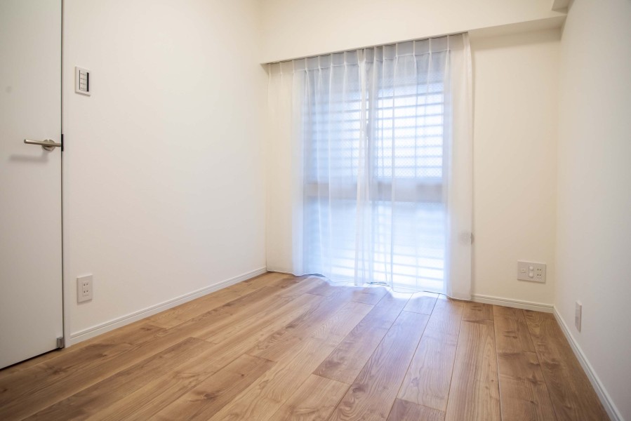 洋室2は廊下からアクセスするプライベートルーム。クローゼットがあるので、居室部分を余すことなく使えるよう、住まう人を思った工夫が施されたお部屋です。