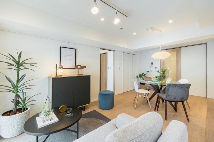 心地よい時間が流れ、明日への活力を養うことができる居心地の良いお部屋です。休日にはゆっくり日向ぼっこをして過ごすのもいいですね。