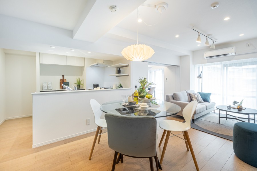 心がほっとするような明るい自然光が差し込み、自分の世界に没頭する時間も、ご家族の団らんも大切にできる空間です。