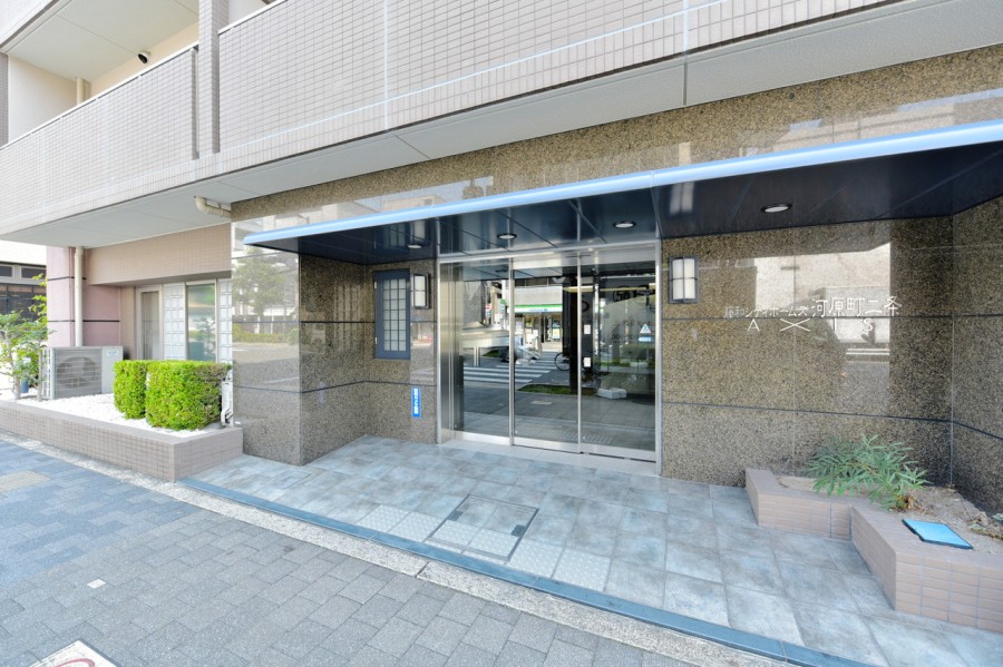 平成11年建築、総戸数61戸のマンションです。ペット飼育可能（規約細則あり）で、大切な家族と生活することができます。令和４年に大規模修繕工事完了しており、共用部等もいつもきれいに保たれています。