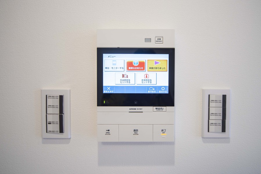 ◆TVモニター付インターホン◆訪ねてきた相手をモニター越しに確認でき、防犯対策に役立ちます。インターホン越しに話をすることが可能です。