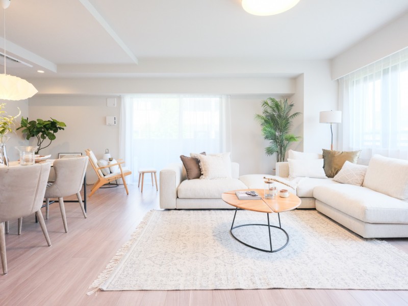 約21.3帖の広々としたリビングダイニングです。流行を先駆けながら、心安らぐひとときを紡ぐ上質な居住空間です。