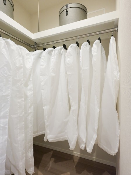 洋室1には頼もしい収納力を持つウォークインクローゼットが備え付けられています。居室部分を広々とお使いいただけます。