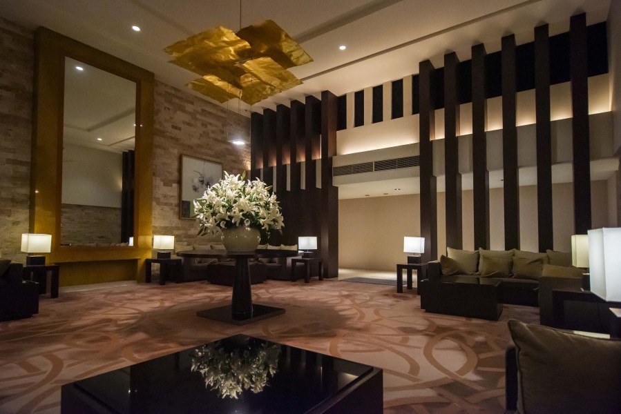 洗練された共用部が安らぎに満ちた住まいへ誘います。日々の通勤や通学はもちろんのこと、ショッピングからレジャーまで自在に楽しめる至便なポジションが、アクティブな日常を叶えてくれます。