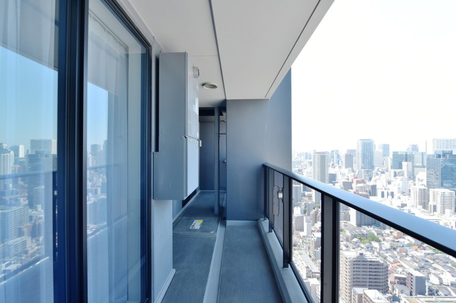 40階部分で前面を遮る建物もない爽快な眺めを楽しめます。淀川花火大会をご自宅から混雑知らずの特等席でお楽しみいただけます。梅田の街並みと淀川を望む眺望も魅力的です。