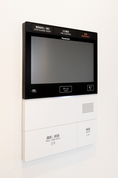 ◆TVモニター付インターホン◆訪ねてきた相手をモニター越しに確認でき、防犯対策に役立ちます。インターホン越しに話をすることが可能です。