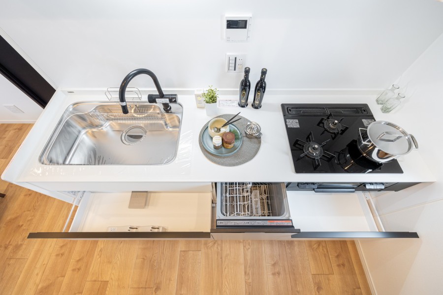 ◆食器洗浄機◆家事の時間を短縮できる優れもの。さらに節水・節約を同時に行うことができるので、人気があり重宝します。