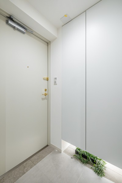 玄関には、天井までの大きなシューズボックスがあるので収納力もポイントです。玄関をすっきりとお使いいただけます。