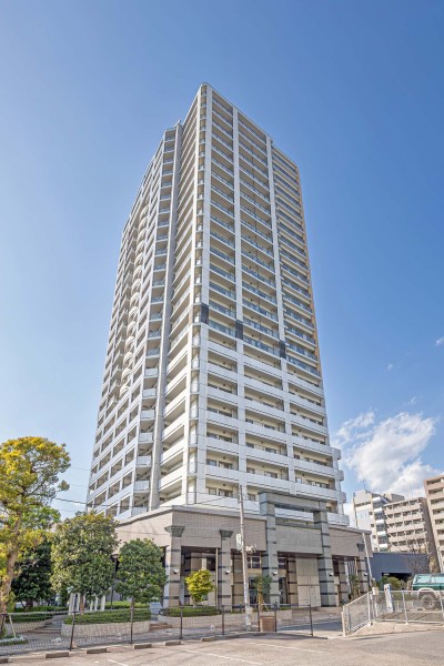 『横浜』駅まで平坦アクセス。総戸数166戸の大規模制震タワーマンション。