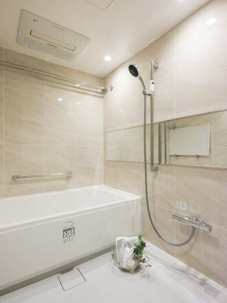 1620サイズの浴室はゆったりと入浴することができ、快適なリラクゼーション空間となっています。