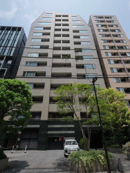 有楽町線「麹町」駅徒歩1分！３駅３路線が利用でき通勤・通学に大変便利な立地です。三菱地所旧分譲のパークハウスシリーズです。