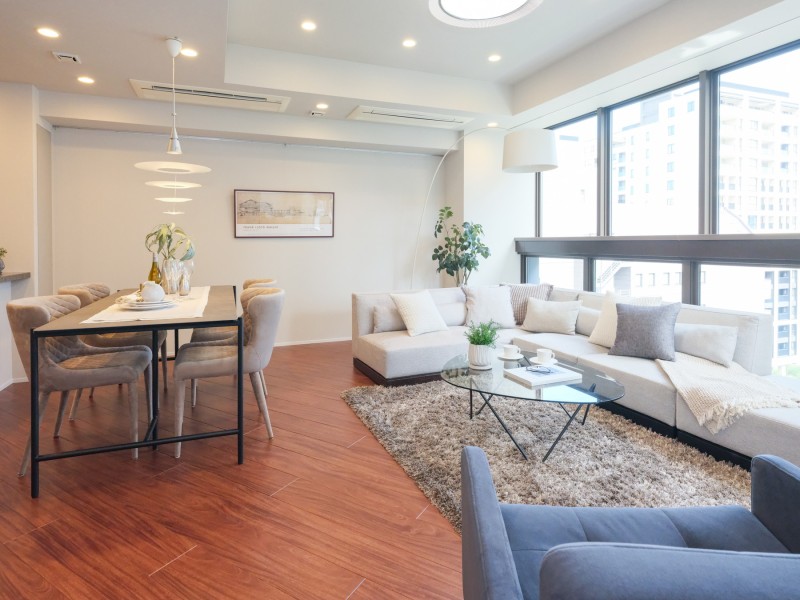 リビングダイニングには床暖房を敷設しており、これからの寒さが気になる季節も愛するペットとご家族皆様が快適にお過ごしいただけるお部屋です。