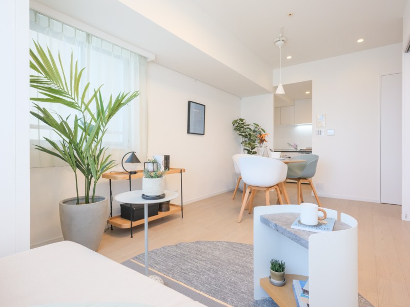 リビングには床暖房を新規敷設しており、これからの寒い季節も足元ぽかぽか♪おうち時間をより快適にお過ごしいただけます。