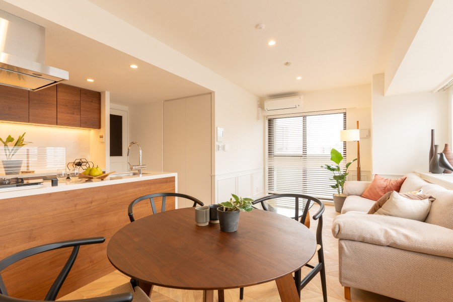 ユナイテッドアローズ社監修ならではの、上質で洗練されたデザインをお楽しみいただけます。ナチュラルなインテリアや、ヴィンテージ感のあるインテリアなどとも調和する内装です。