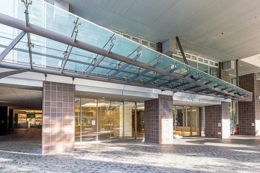 プールやジャグジー、ゴルフレンジ、スカイラウンジ、キッズコーナーなどの多彩な共用設備があり、ハイグレードな大規模マンションだからこそのホスピタリティを体感できる住まいです。