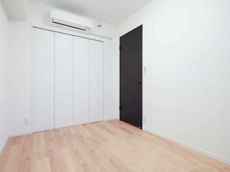 約5帖の洋室3はリビングから一番離れたプライベートルームです。おおきなクローゼット付きのため、居住スペースを広々とお使いいただけます。