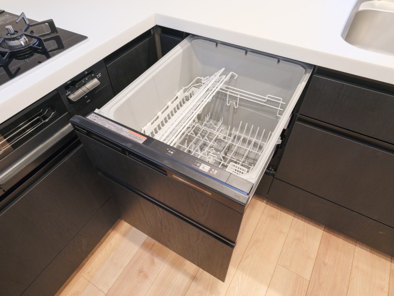 ◆食器洗い機◆家事の時間を短縮できる優れもの。さらに節水・節約を同時に行うことができるので、人気があり重宝します。