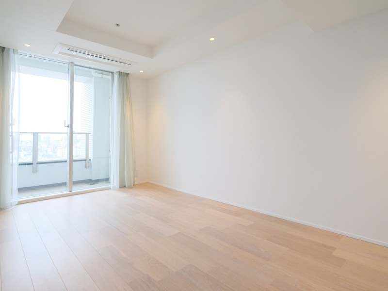 洋室1は約8.6帖の広さがあり、LDから一番遠くプライベート性が高いお部屋です。バルコニーに出ることができ、景色を堪能したり、気分転換をすることができます。