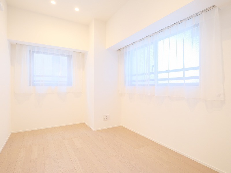 洋室3は約5.0帖の広さがあり、LDより一番遠いお部屋のためプライベート性が高いお部屋となっております。集中して作業をしたい時にぴったりな空間です。