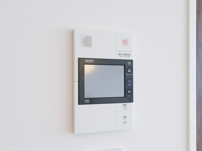 ◆TVモニター付インターホン◆訪ねてきた相手をモニター越しに確認でき、防犯対策に役立ちます。インターホン越しに話をすることが可能です。