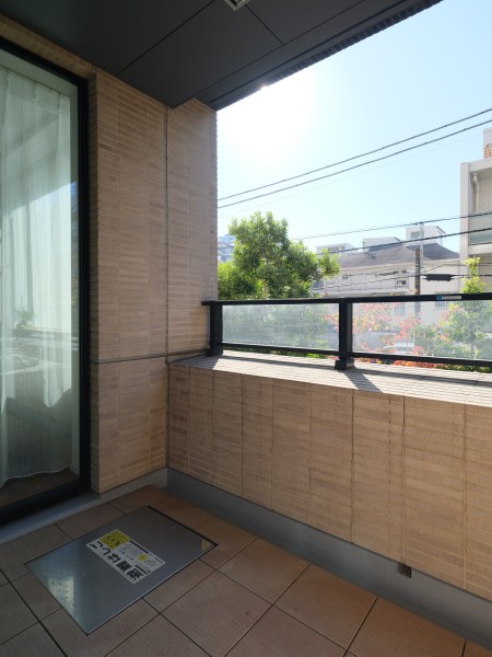 暮らしの中で大切な光と風を演出してくれる居心地の良い空間です。リフレッシュタイムにオススメとなっております。