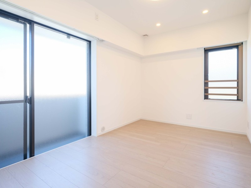 洋室1は廊下からアクセスするプライベートルーム。クローゼットがあるので、居室部分を余すことなく使えるよう、住まう人を思った工夫が施されたお部屋です。