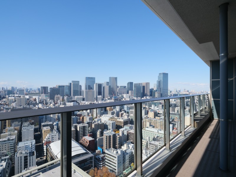 心地よい陽光を取り込み、空間をゆるやかに紡ぐバルコニーです。景色を眺めながらティータイムや晩酌タイムを満喫することができます。リフレッシュタイムにぴったりの空間となっております。