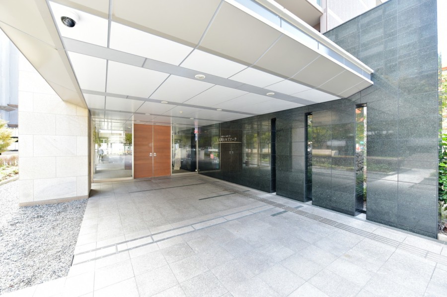 3重セキュリティ採用、管理人週7日勤務ですので、安心です。管理体制も良好ですので、住みやすいマンションです。24時間ゴミ出しも可能で、お部屋の中にためておかずに済みます。