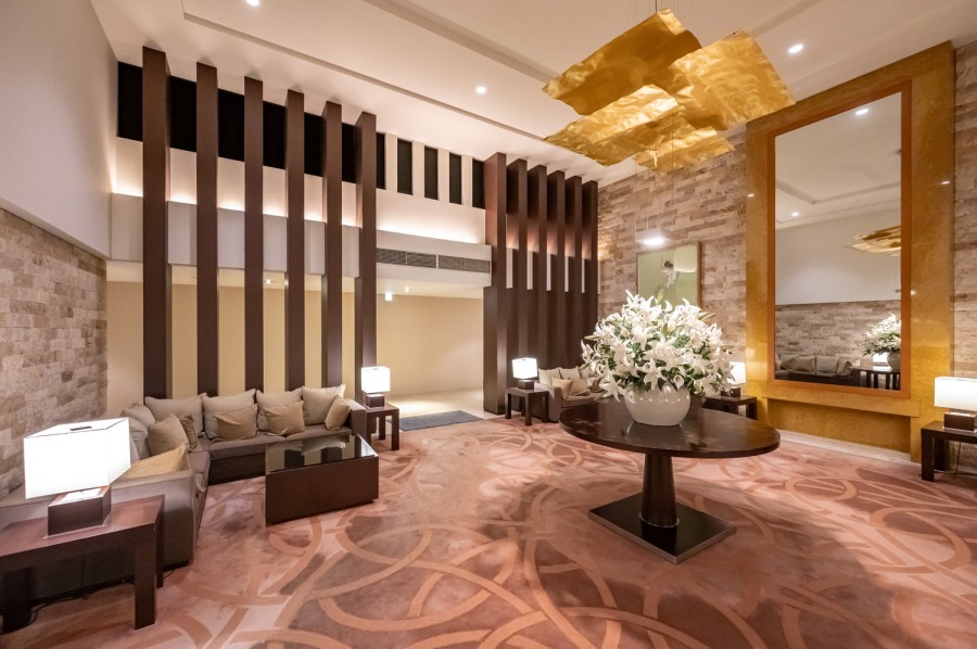 都市の喧騒を遠ざけ、まるで高級ホテルのような気品に満ちたエントランスロビーです。ラグジュアリーなインテリアの数々がハイグレードな暮らしを彩ります。