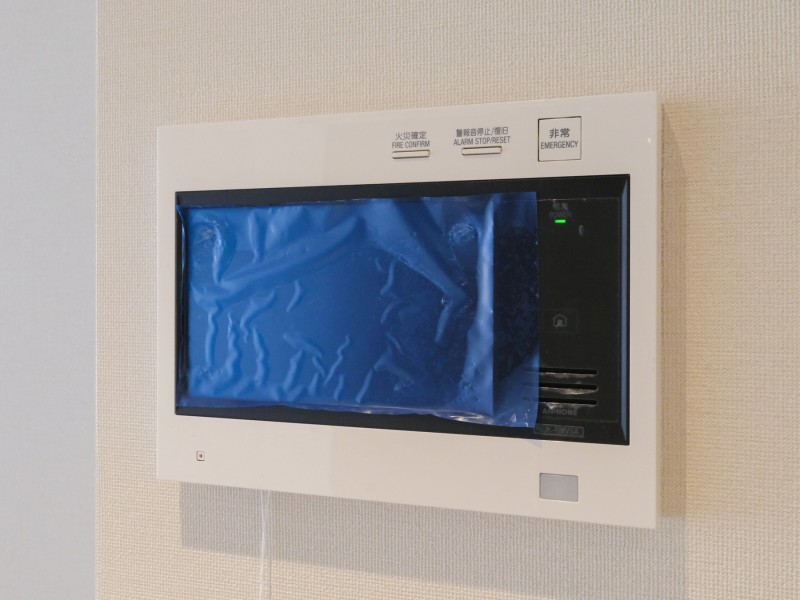 ◆TVモニター付インターホン◆訪ねてきた相手をモニター越しに確認でき、防犯対策に役立ちます。インターホン越しに話をすることが可能です。