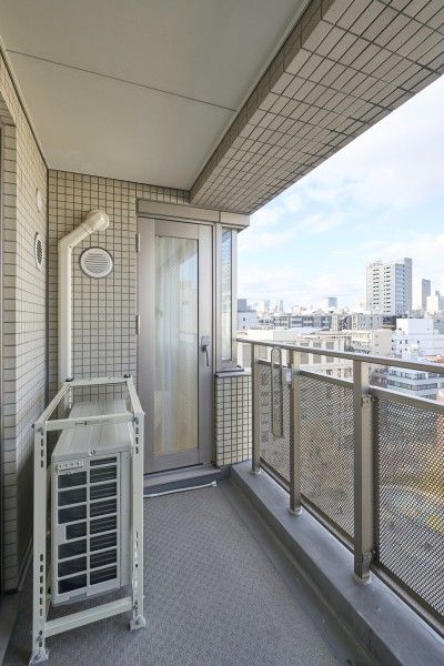 リビングと洋室2からつながるバルコニーは、暮らしに大切な光と風を感じることができるスペースです。