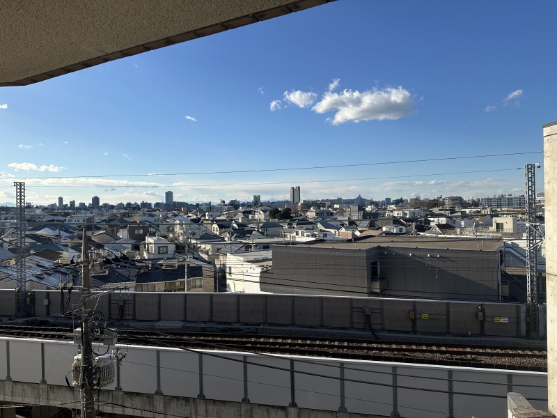 開けた空を眺めながらほっと一息つき、日常をアップデートできる空間です。空から季節の移り変わりを感じて、四季を楽しむことができます。