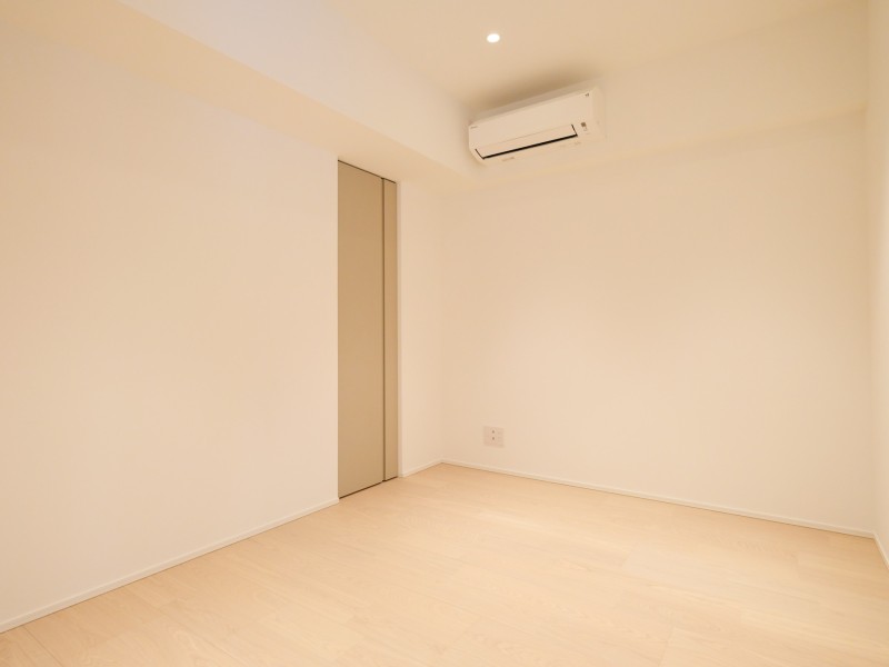 約5.1帖の洋室1です。心地よい時間が流れ、明日への活力を養うことができる居心地の良いお部屋です。