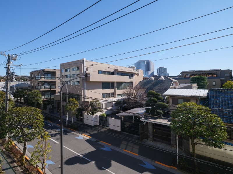 都心の刺激を間近にしつつ、めいっぱいリフレッシュできる大切な空間です。凛とした空気が流れこみ、穏やかな時間が流れます。