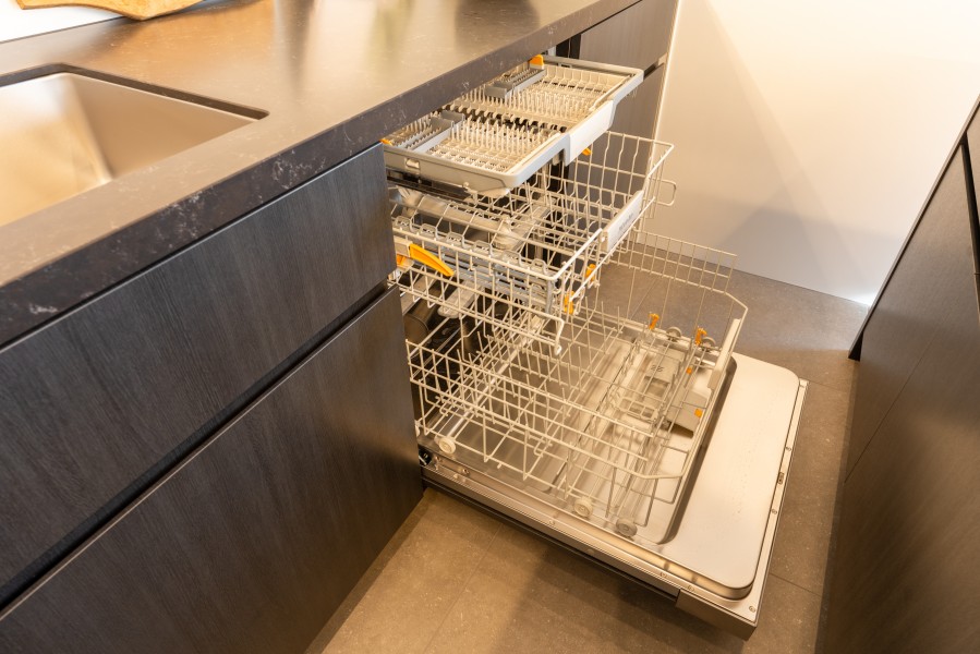 ◆食器洗浄機◆家事の時間を短縮できる優れもの。さらに節水・節約を同時に行うことができるので、人気があり重宝します。