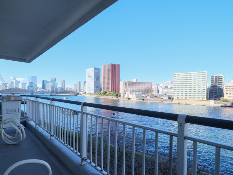 暮らしに大切な光と風をめいっぱい感じることができるリフレッシュスペースです。両面バルコニーのためお好きな景色を見つけることができます。