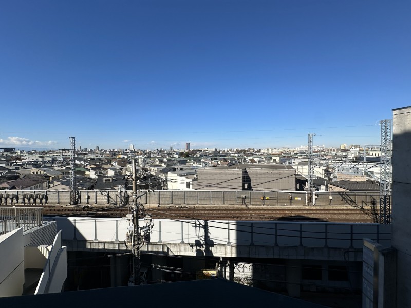 開けた空を眺めながらほっと一息つき、日常をアップデートできる空間です。空から季節の移り変わりを感じて、四季を楽しむことができます。