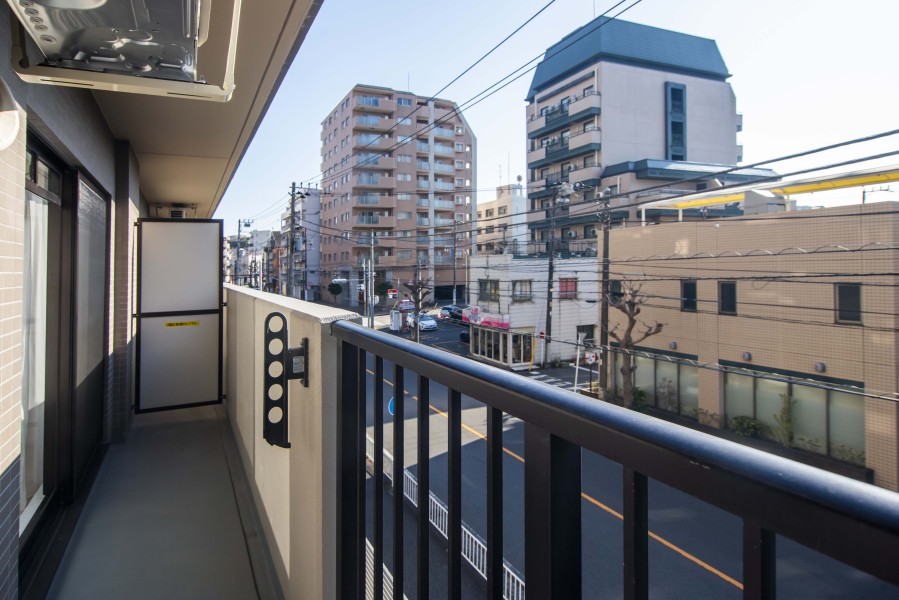 暮らしに大切な光と風をめいっぱい感じることができるリフレッシュスペースです。都会の喧騒を忘れて、プライベートタイムを満喫することができます。