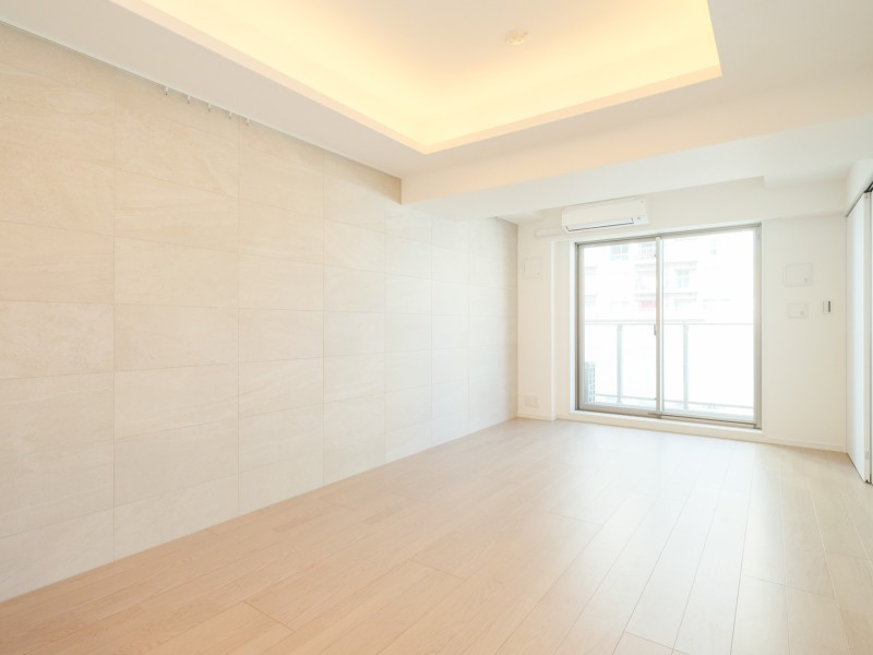 リビングダイニングには床暖房やエアコンを新規設置したので、1年中快適にのびやかにお過ごしいただける住まいです。自分の世界に没頭する時間も、ご家族の団らんも大切にできる空間に仕上がりました。