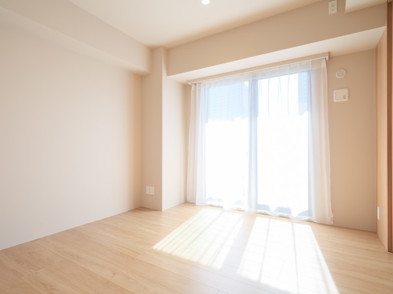 主寝室にぴったりな洋室1です。過ぎゆく時間をのびやかに感じ、プライべート時間を満喫することができます。